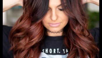 Auburn Bombshell Icons: Whose Tresses κάνουν μια μόνιμη εντύπωση;