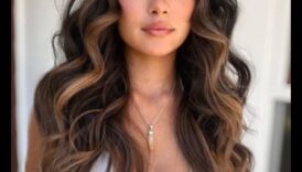 Golden Brunette Vibes Radiant χτενίσματα για οραθείτε να εμπνεύσουν το βλέμμα σας 5 Golden Brunette Vibes: Λαμπερά χτενίσματα για να εμπνεύσουν το βλέμμα σας