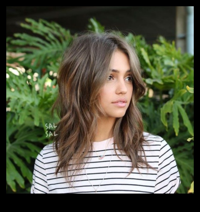 Στρώματα με υφή: Αγκαλιασμένη διάσταση στα μεσαίου μήκους μαλλιά σας